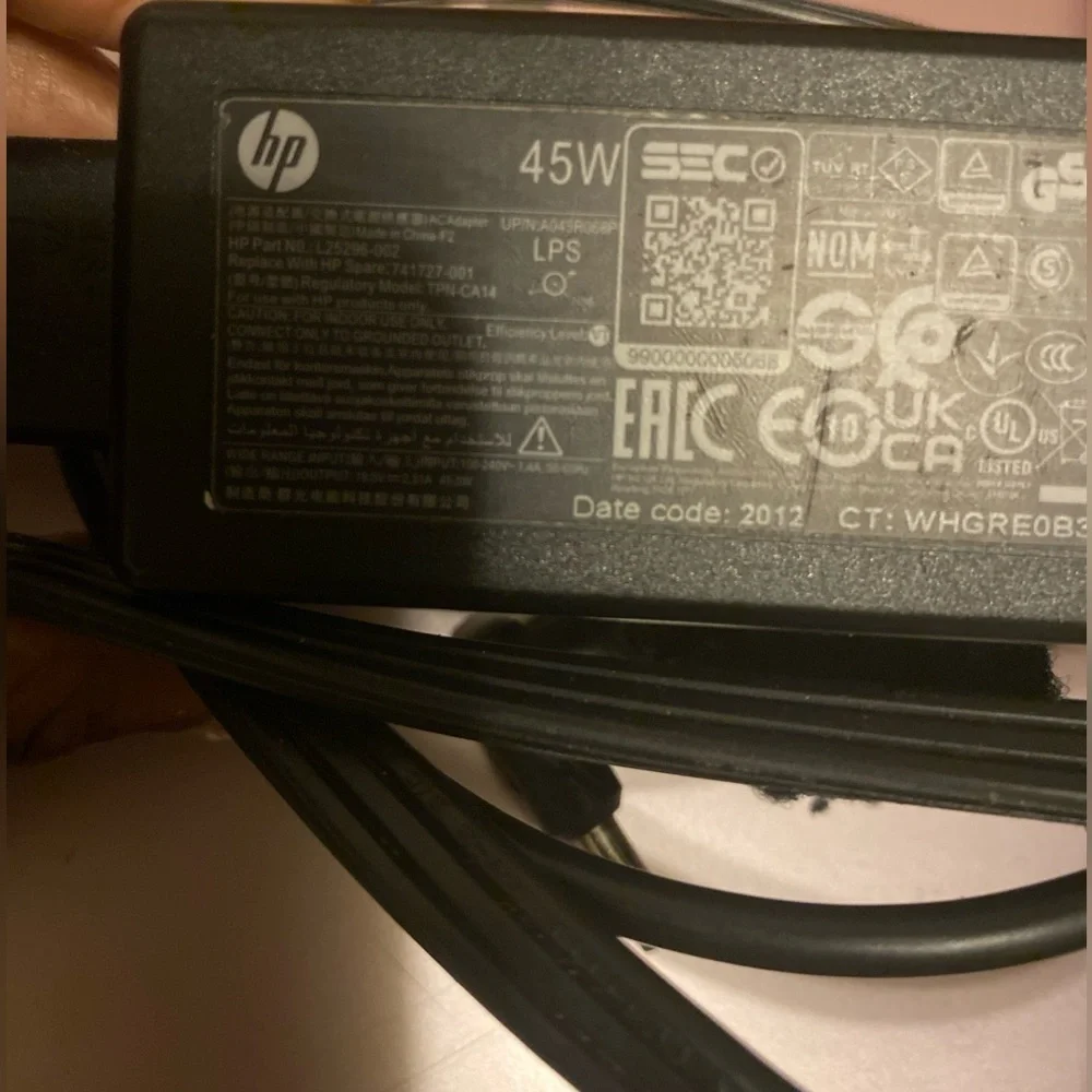 GOLD HP 14 LAPTOP CHARGER INCLUDED